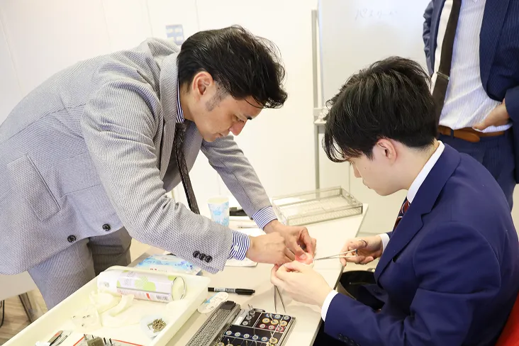 理事長が直接関わる、実践重視の研修体制